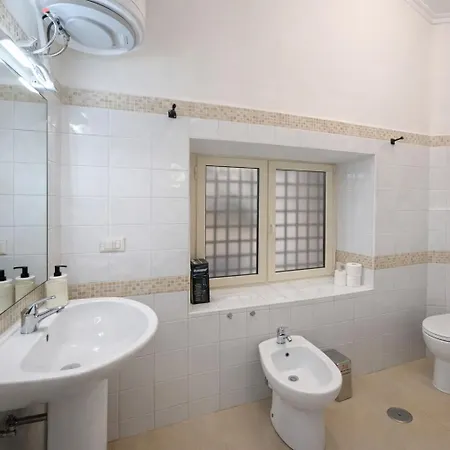 Colosseo 1 Min Metro Vittorio Emanuele